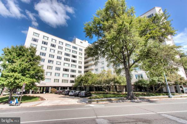 2475 VIRGINIA AVE NW #923, Washington, DC 20037