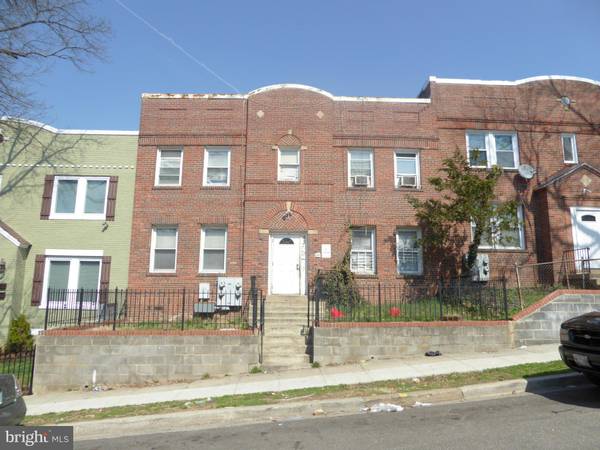 1222 QUEEN ST NE, Washington, DC 20002