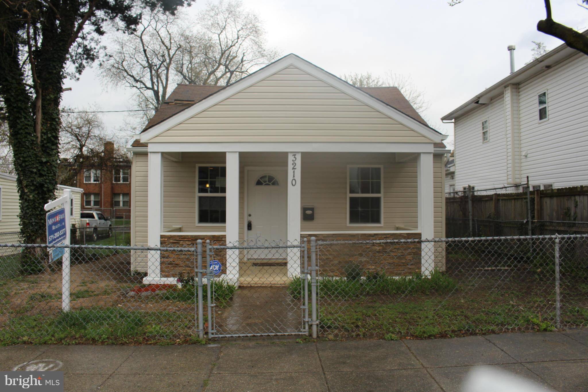 3210 ELY PL SE, Washington, DC 20019