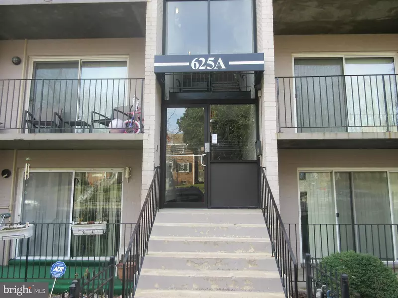 625 CHESAPEAKE ST SE #104, Washington, DC 20032