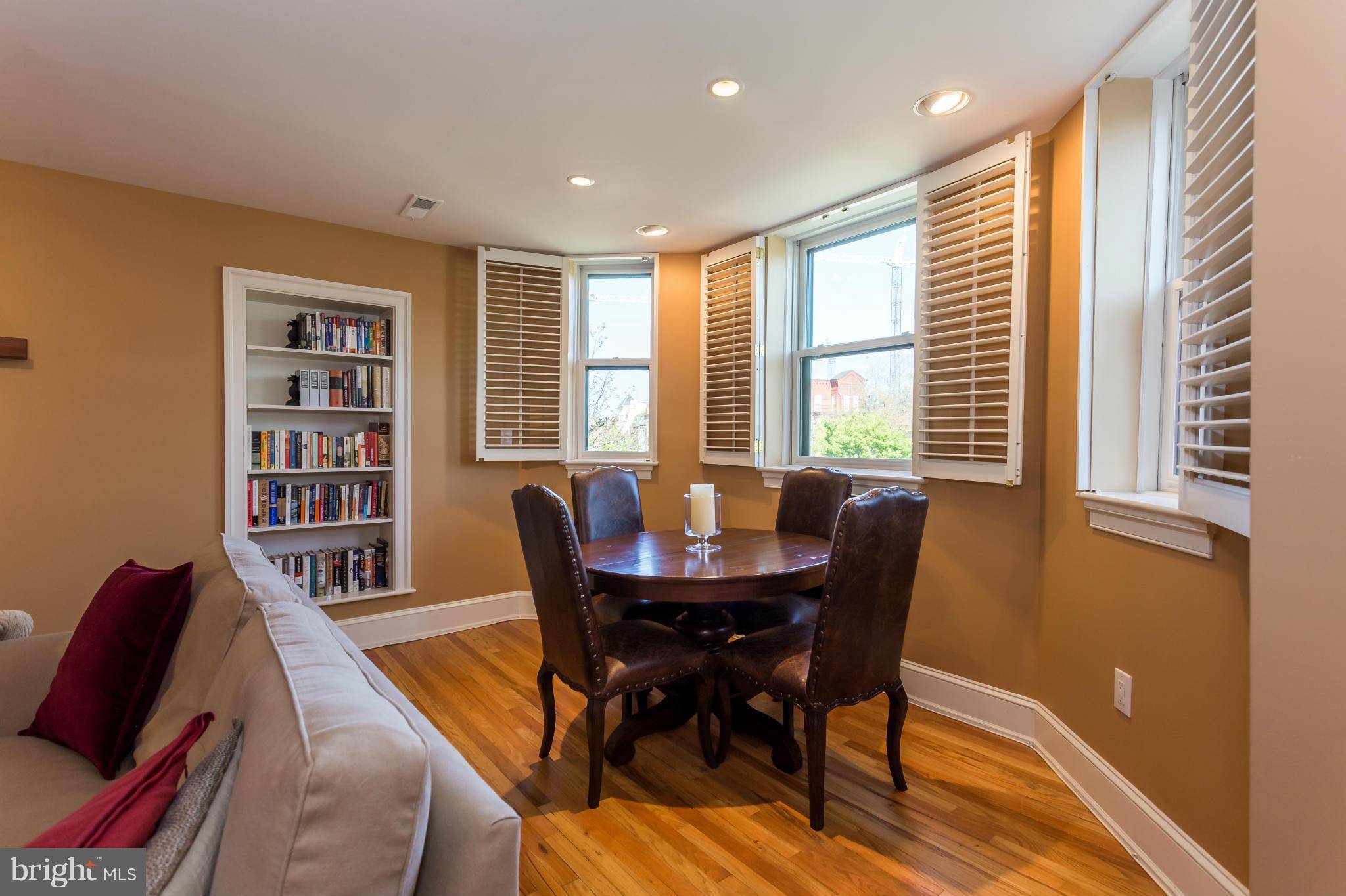 Washington, DC 20003,350 9TH ST SE #15