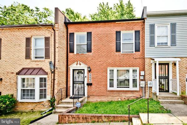 2222 HUNTER PL SE, Washington, DC 20020