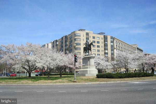 1 SCOTT CIR NW #306, Washington, DC 20036