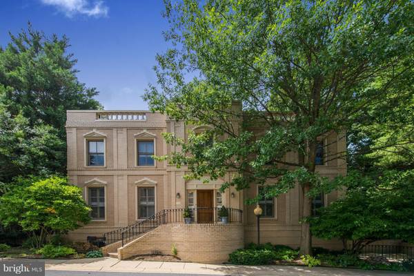 4740 FOXHALL CRES NW, Washington, DC 20007