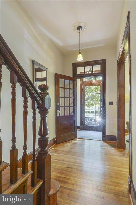 Washington, DC 20003,909 14TH ST SE