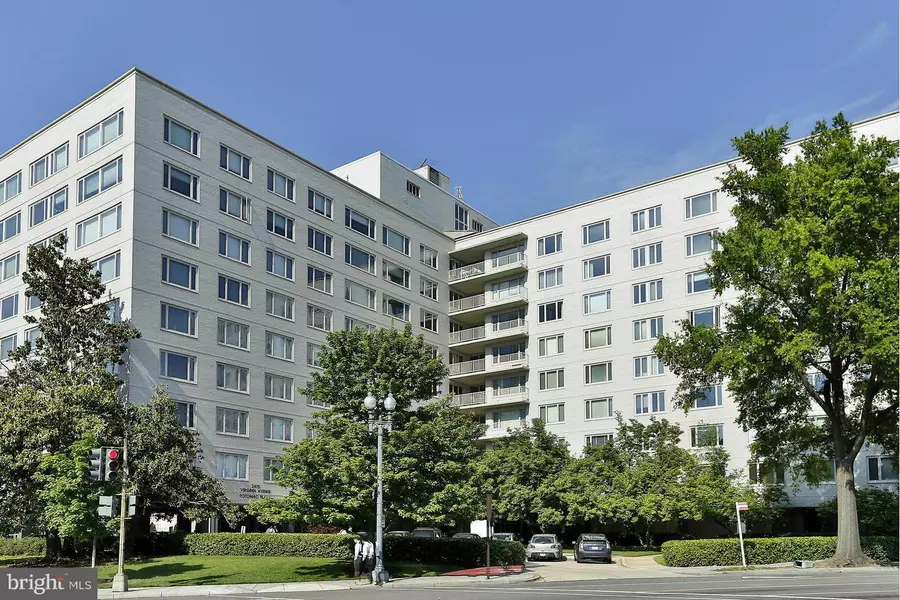 2475 VIRGINIA AVE NW #808, Washington, DC 20037