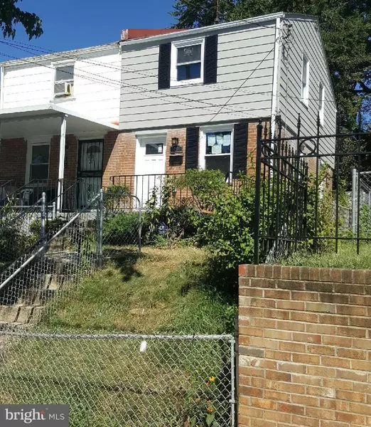 5204 HAYES ST NE, Washington, DC 20019