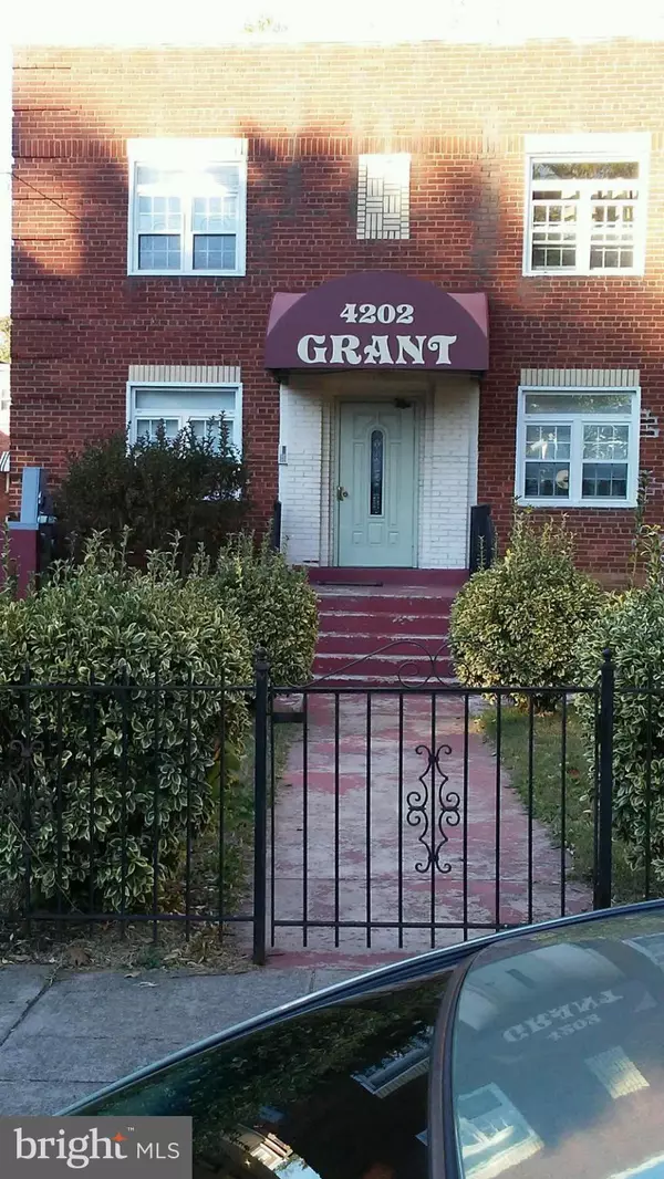 4202 GRANT ST NE #101, Washington, DC 20019