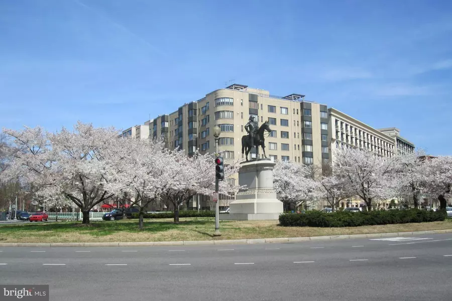 1 SCOTT CIR NW #418, Washington, DC 20036