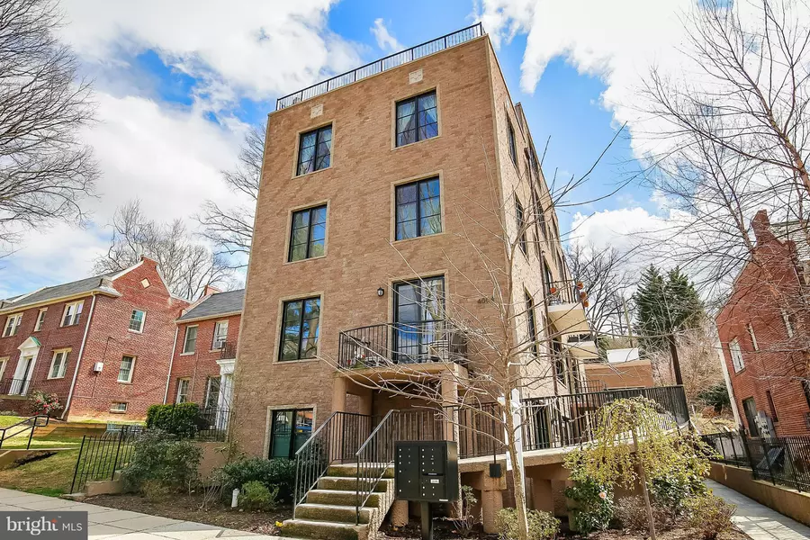 4004 EDMUNDS ST NW #8, Washington, DC 20007