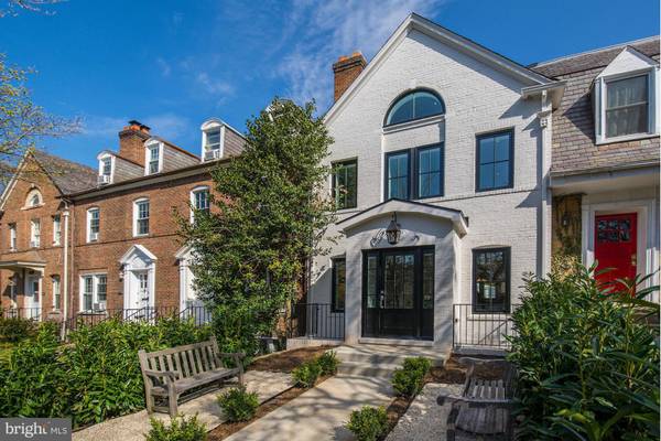 3713 RESERVOIR RD NW, Washington, DC 20007