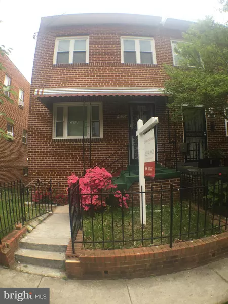 4255 FORT DUPONT TER SE, Washington, DC 20020