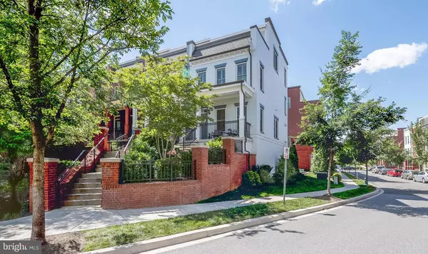 573 REGENT PL NE, Washington, DC 20017