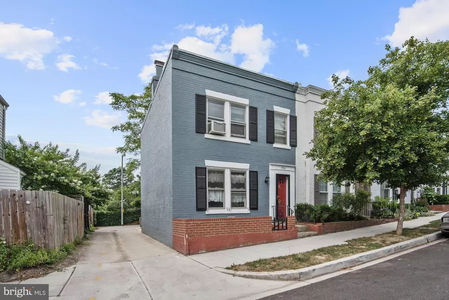 1906 35TH PL NW, Washington, DC 20007