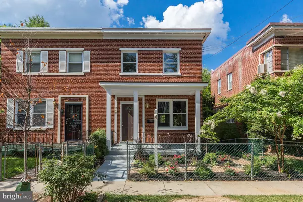 717 ONEIDA PL NW, Washington, DC 20011