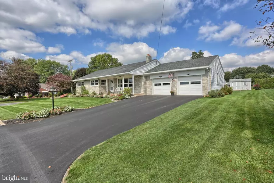 221 W JACKSON AVE, Myerstown, PA 17067