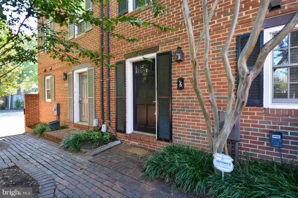 Alexandria, VA 22314,107 KING HENRY CT