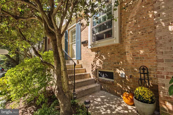 Reston, VA 20190,1544 CHATHAM COLONY CT