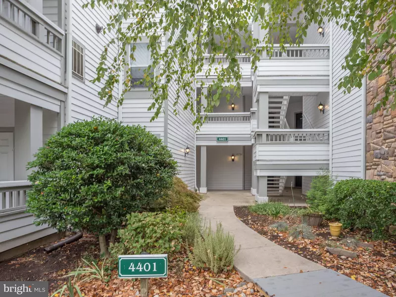 4401 SEDGEHURST DR #206, Fairfax, VA 22033