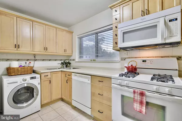 Reston, VA 20190,11612 VANTAGE HILL RD #12B