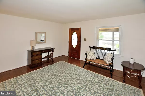 Sterling, VA 20164,114 ALDER AVE