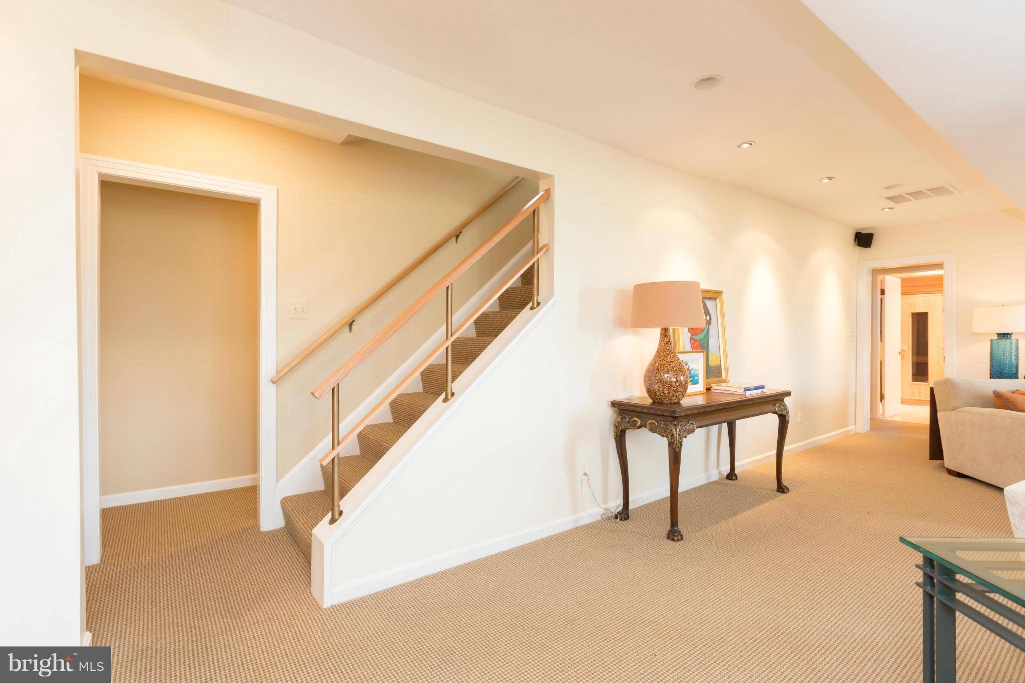 Arlington, VA 22207,Address not disclosed
