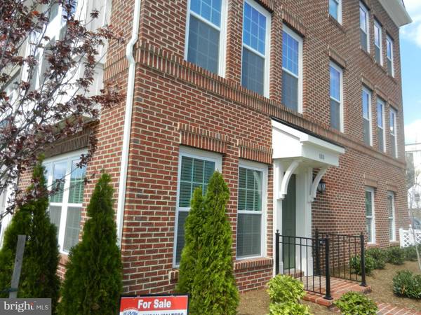 800 WAKEFIELD ST N, Arlington, VA 22203