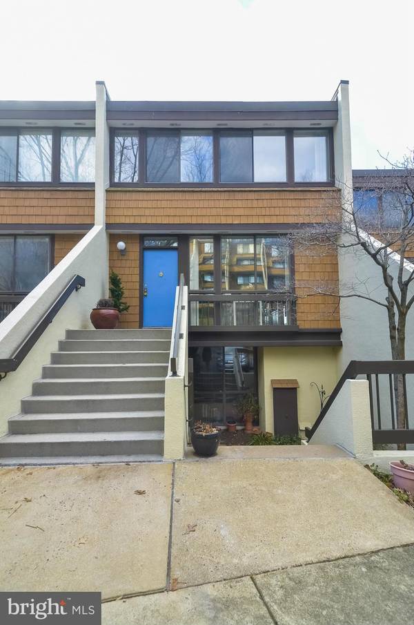 2218 RANDOLPH ST, Arlington, VA 22204