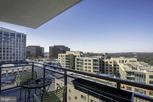 Arlington, VA 22201,2001 15TH ST N #1012