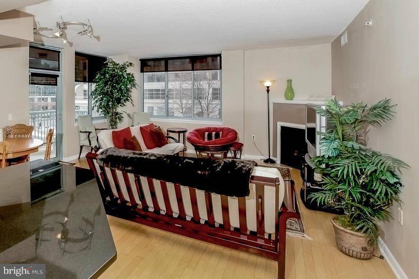 Arlington, VA 22203,851 GLEBE RD N #311