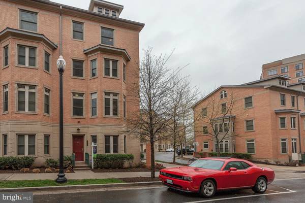 2235 FAIRFAX DR, Arlington, VA 22201