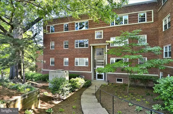 1315 ODE ST #722, Arlington, VA 22209