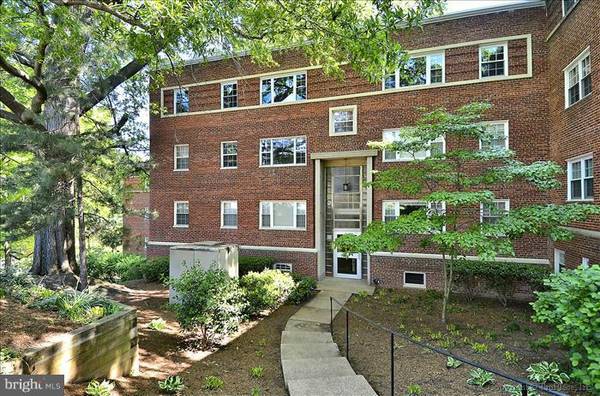 1315 ODE ST #722, Arlington, VA 22209