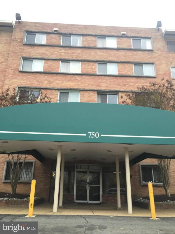 750 DICKERSON ST S #312, Arlington, VA 22204