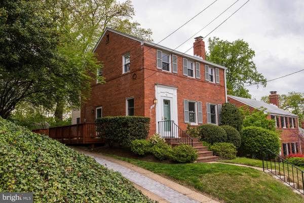 1012 LIVINGSTON ST N, Arlington, VA 22205