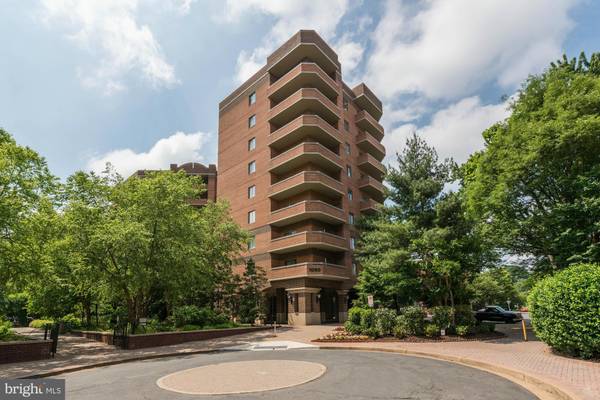 Arlington, VA 22201,1050 STUART ST #801