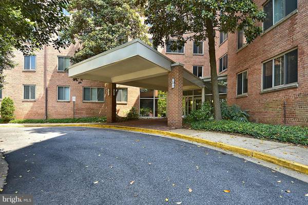 3000 SPOUT RUN PKWY #D409, Arlington, VA 22201