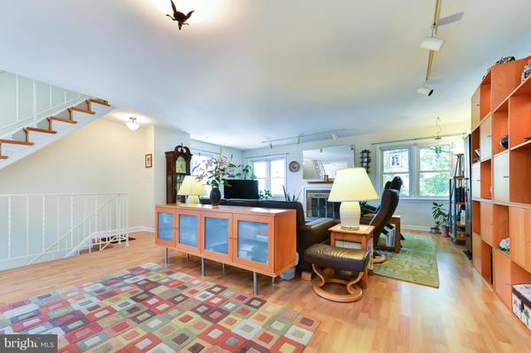 Arlington, VA 22205,1061 GEORGE MASON DR N