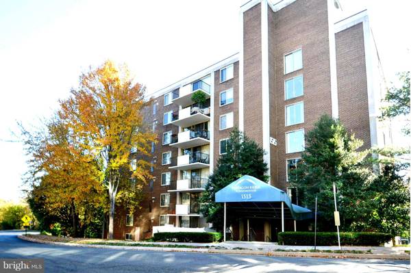 1515 ARLINGTON RIDGE RD #704, Arlington, VA 22202