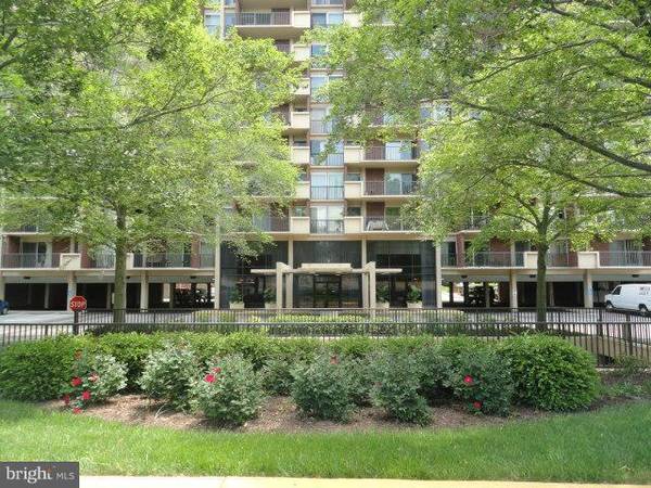 1300 ARMY NAVY DR #311, Arlington, VA 22202