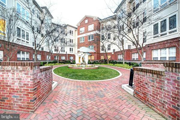 801 GREENBRIER ST #420, Arlington, VA 22204