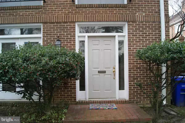 Arlington, VA 22201,1036 N. RANDOLPH ST #9A