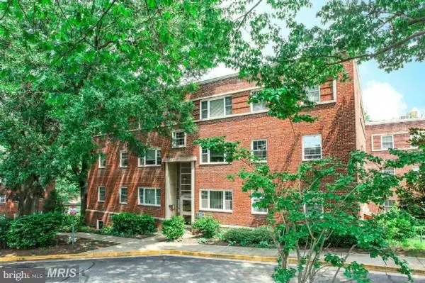 1305 ODE ST N #301, Arlington, VA 22209