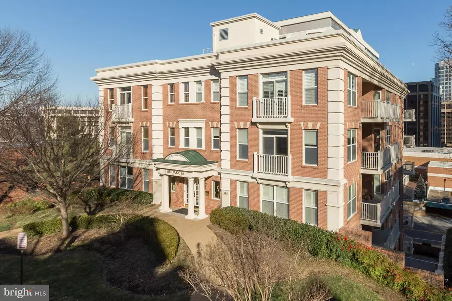 1555 COLONIAL TER #300, Arlington, VA 22209