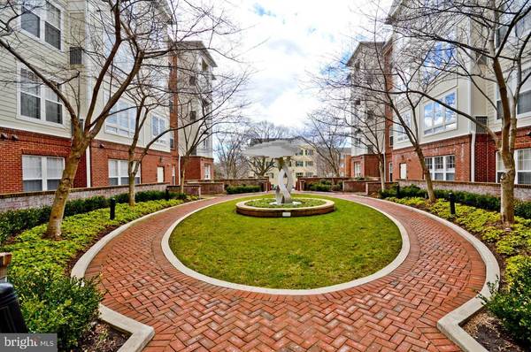 Arlington, VA 22204,801 GREENBRIER ST #418