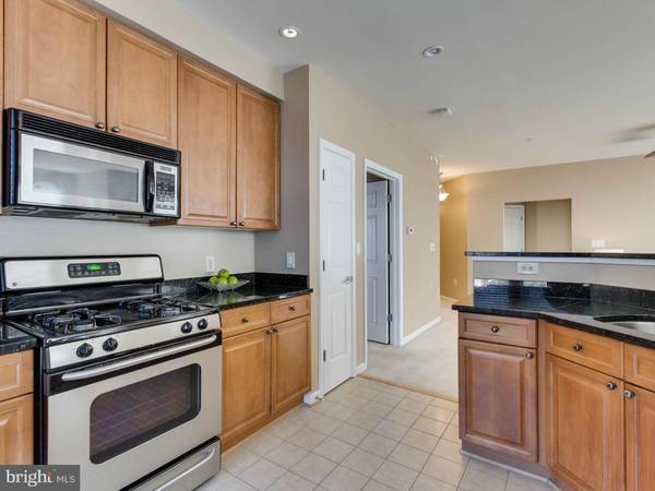 Arlington, VA 22204,801 GREENBRIER ST S #221