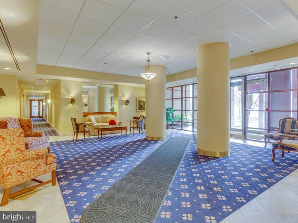 2400 CLARENDON BLVD #302, Arlington, VA 22201