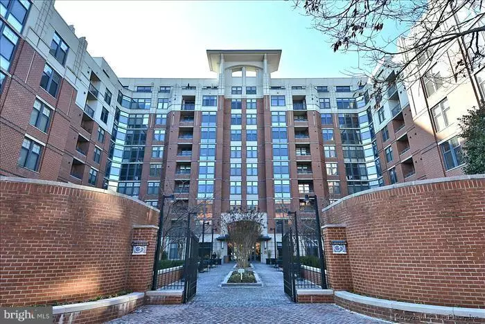 1021 GARFIELD ST #722, Arlington, VA 22201