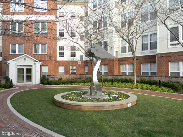 801 GREENBRIER ST #218, Arlington, VA 22204