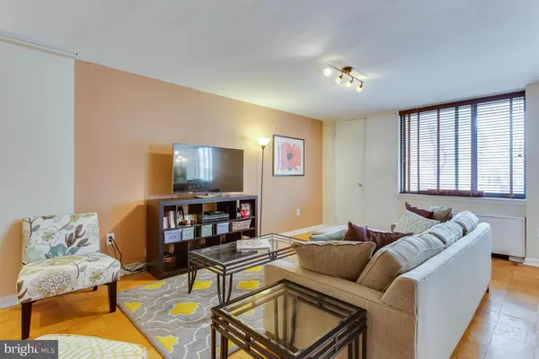 Arlington, VA 22207,4390 LORCOM LN #412